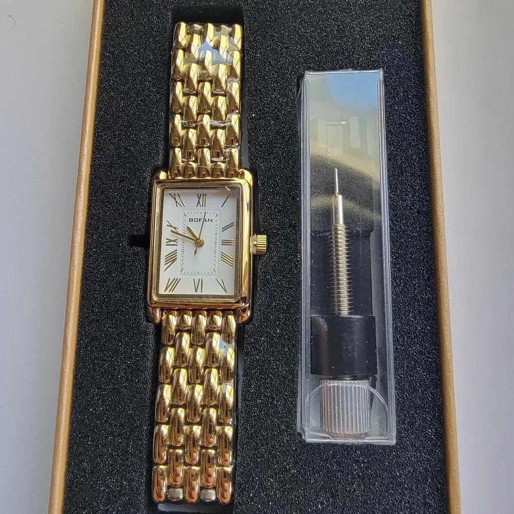 Womens Watch White Dial Gold Tone Stainless Bracelet Dress Quartz Box